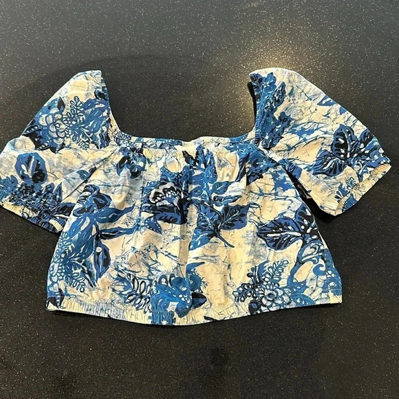 H&M Cropped Blouse with Bubble Sleeve in Blue Floral Print Size Medium - Picture 2 of 6